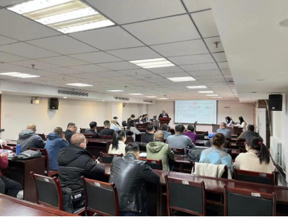 新疆哈密市苦水石英巖礦普查等8個礦業(yè)權(quán)掛牌出讓現(xiàn)場